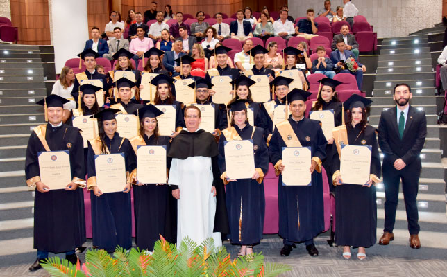 La primera cohorte de graduados en arquitectura de la Universidad Santo Tomas seccional Villavicencio