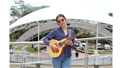 María de las Nieves: La psicóloga tomasina que desafía el machismo con su bandola llanera